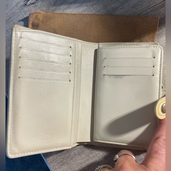 Sold! Louis Vuitton Vernis French Bifold Wallet EUC - Picture 8 of 16